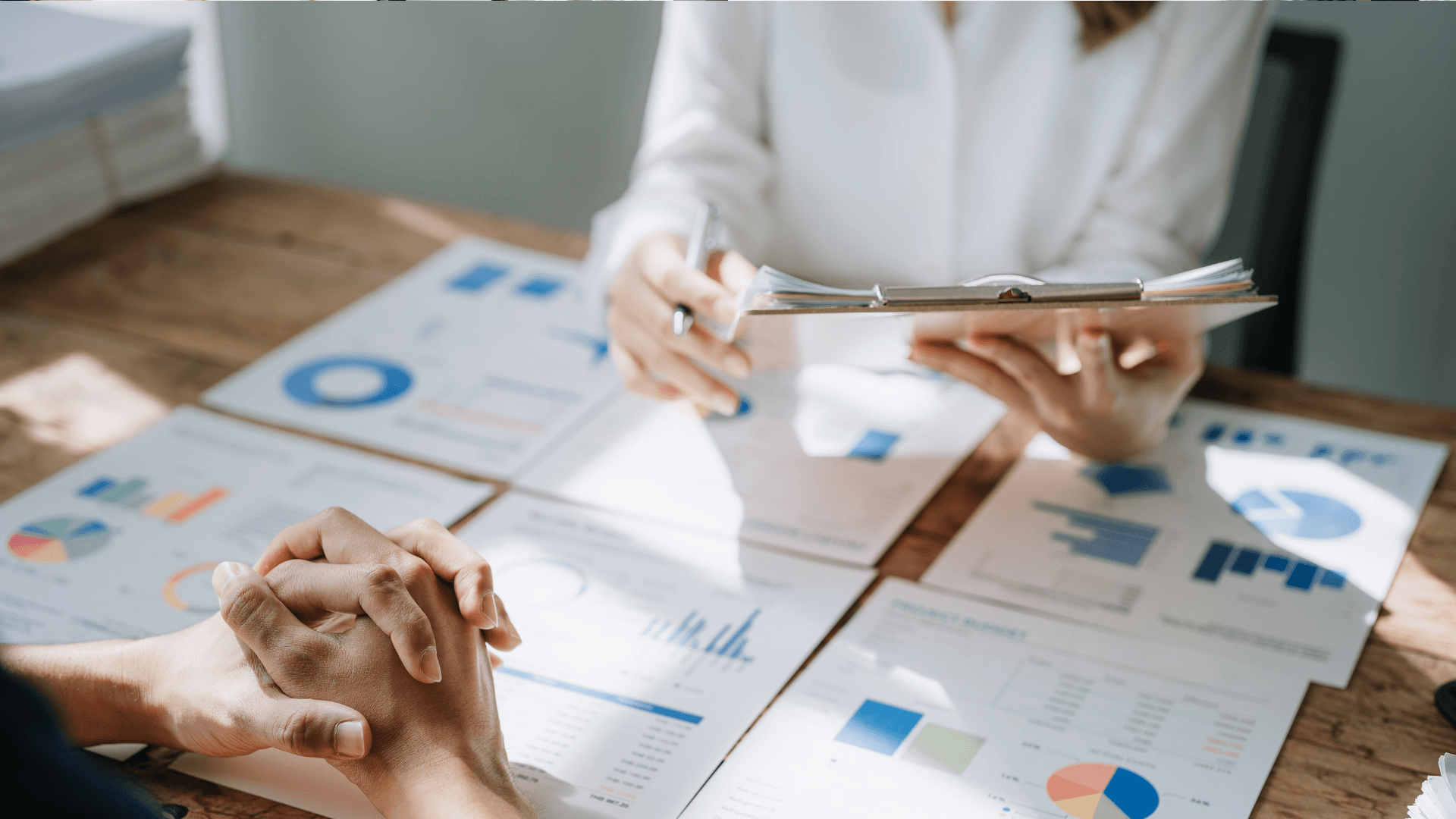 A business consultant presenting a digital roadmap to an engaged team, highlighting strategy implementation.